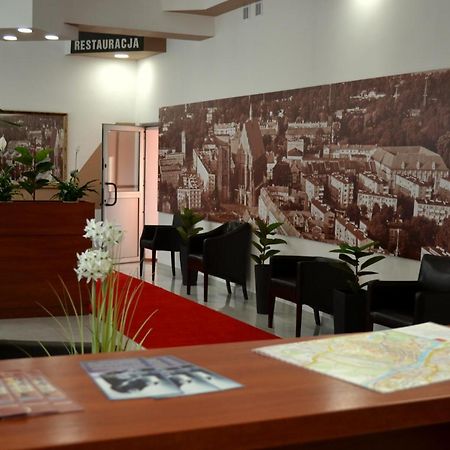 Hotel Piast Ниса Екстериор снимка