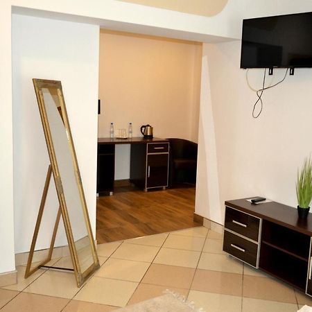 Hotel Piast Ниса Екстериор снимка